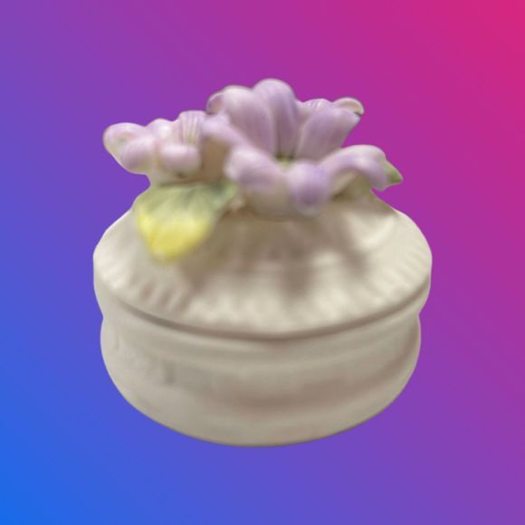 🎁 4 Victorian Trading Company Small Porcelain Trinket Box Applied Flowers - Picture 6 of 10